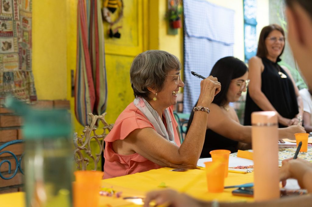 Encuentro literario «Cosas por Contar» de Huellas del Arte en Bee Café & Mieles, Maracay, Venezuela