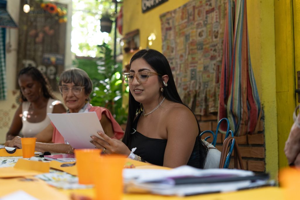 Encuentro literario «Cosas por Contar» de Huellas del Arte en Bee Café & Mieles, Maracay, Venezuela