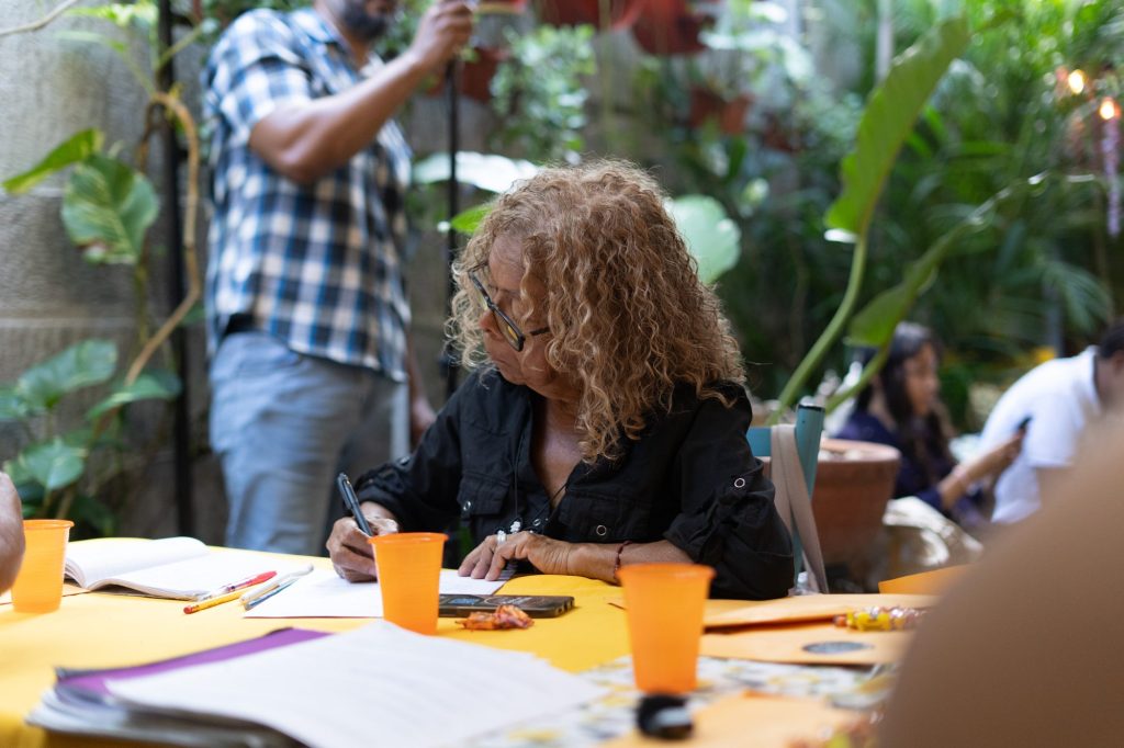 Encuentro literario «Cosas por Contar» de Huellas del Arte en Bee Café & Mieles, Maracay, Venezuela